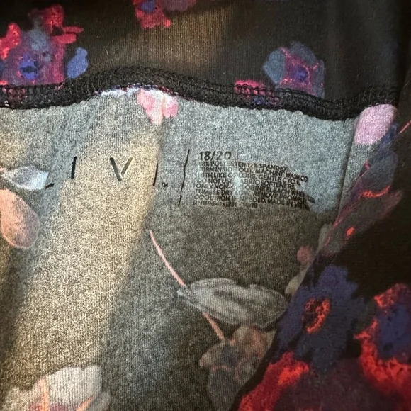 Floral Wicking 7/8 Legging - Picture 2 of 6